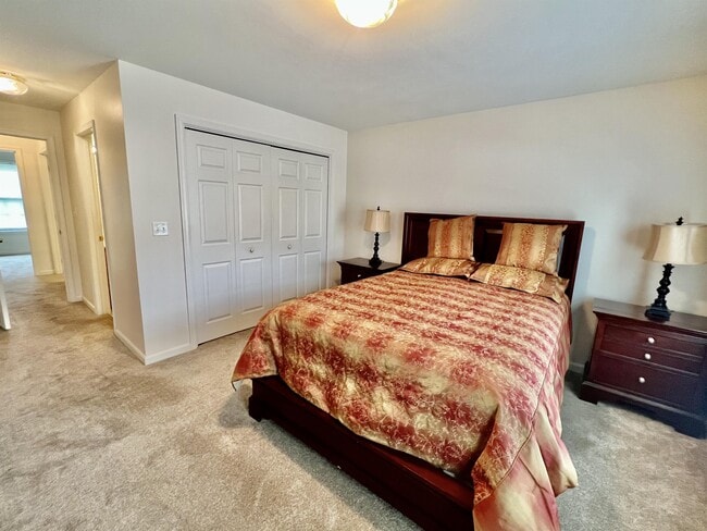 Building Photo - 136 Hiddenwood Dr