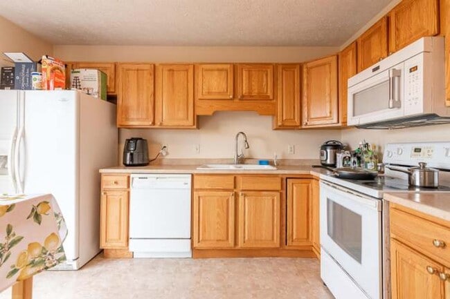 Building Photo - Spacious Townhome in Christiansburg, VA.