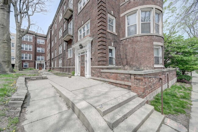 Building Photo - 1925 N Prospect Ave