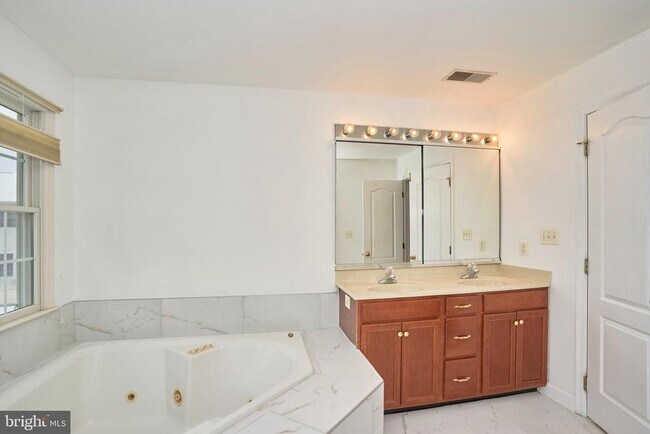 Building Photo - 22746 Oatlands Grove Pl