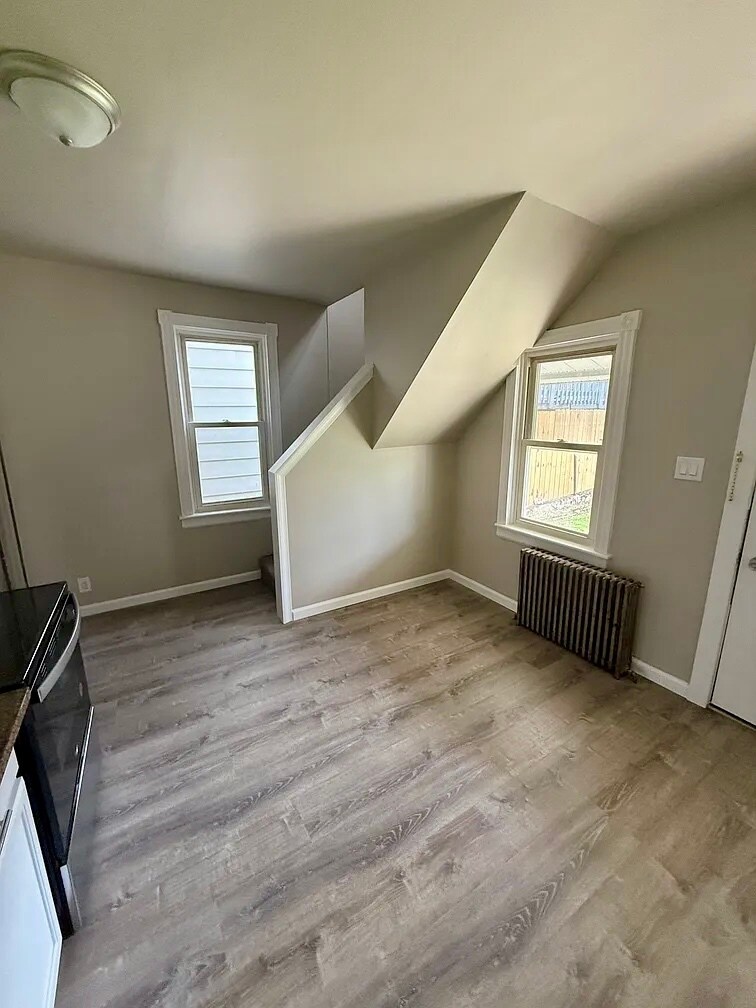 Building Photo - 142 Beckley St