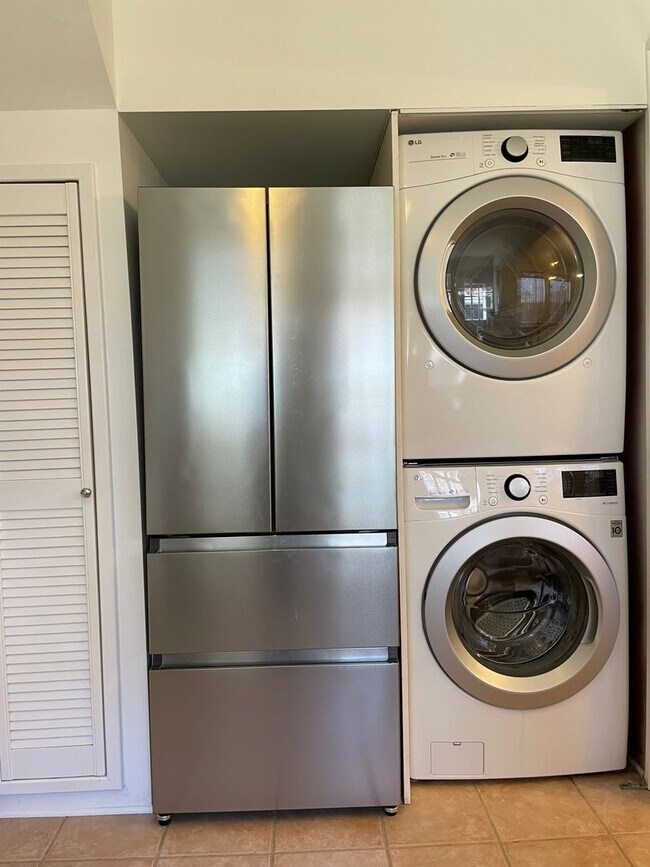 Building Photo - Wagener Terrace Townhome Unit!