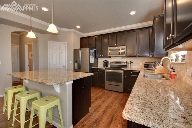 Building Photo - 8288 Hardwood Cir