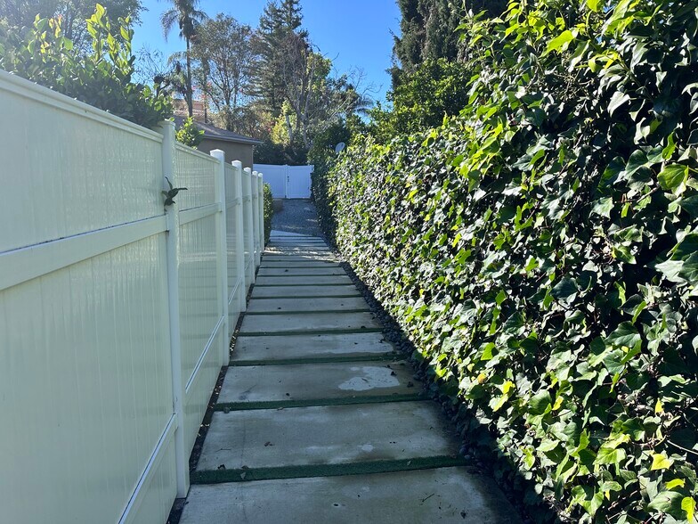 Building Photo - 5371 Topeka Dr