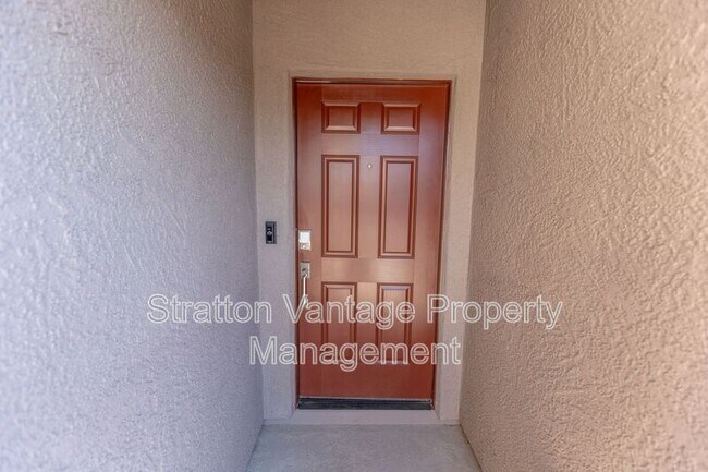 Building Photo - 305 Pinnacle Ridge Dr