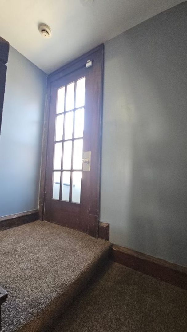 Building Photo - Charming 3-Bedroom Property in Prime Location