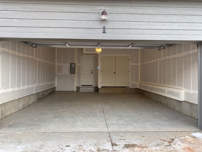 Building Photo - Stunning Townhome in Northridge Trails