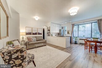 Building Photo - 1 Scott Cir NW