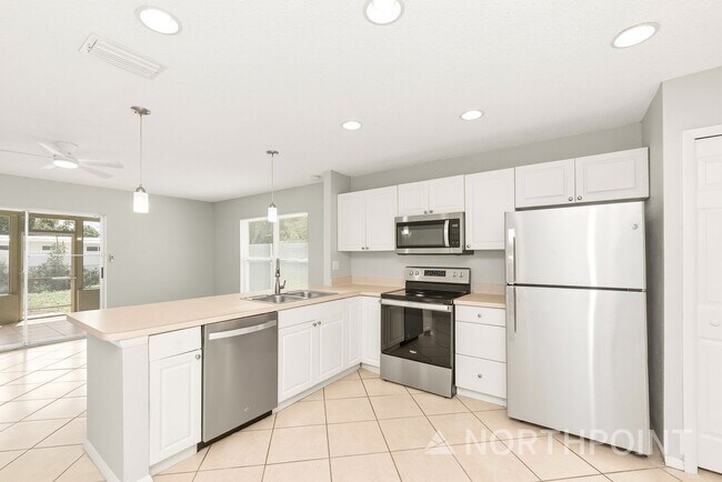 Building Photo - 3 BR/2BA | Newly Renovated Single Family Home |  Fenced backyard| In Bradenton!