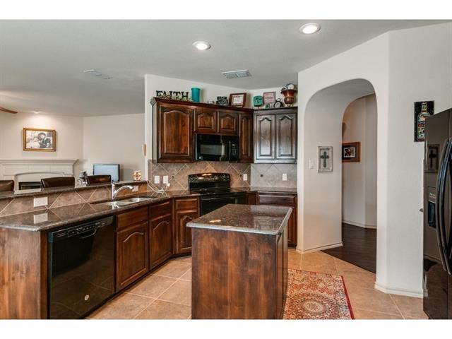 Building Photo - 4624 Lazy Oaks St