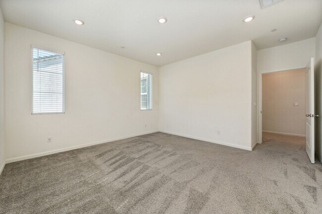 Building Photo - Fully Furnished Mid-term Rental