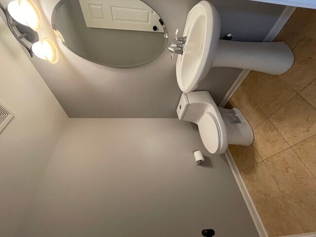 Building Photo - 3414 Cameron Dr