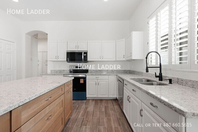 Building Photo - 5080 S McClelland Dr