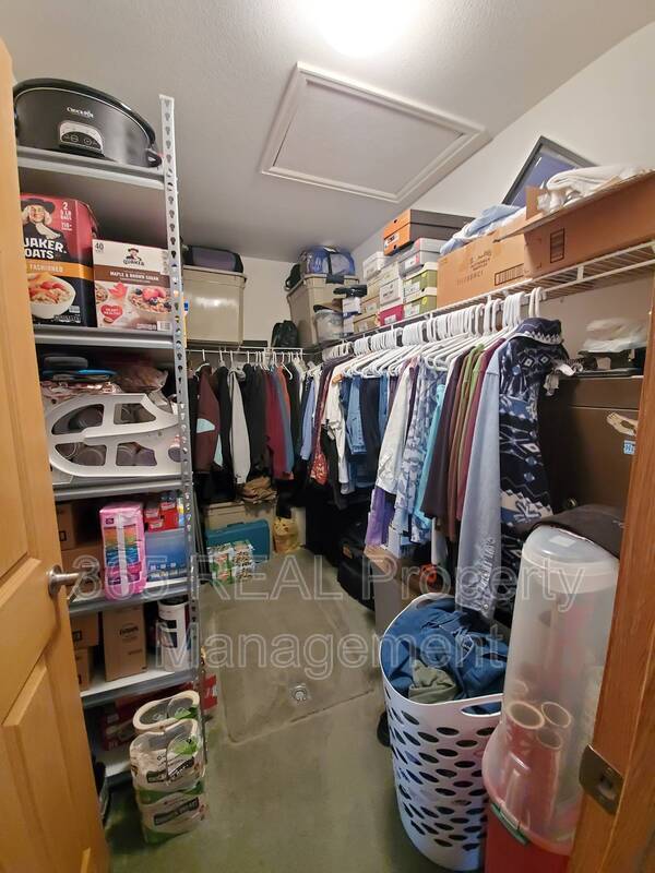 Building Photo - 644 School House Dr