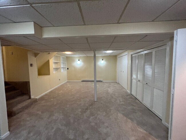 Building Photo - Single Family home in Alexandria- Minutes ...