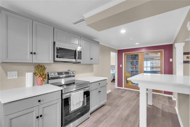 Building Photo - 7420 Cass Cir