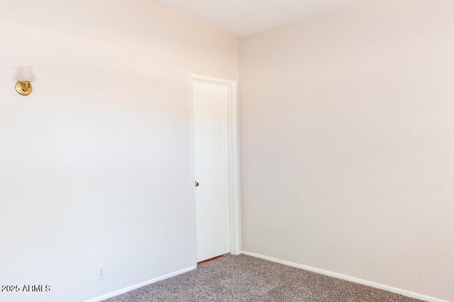 Building Photo - 2601 N 68th Pl