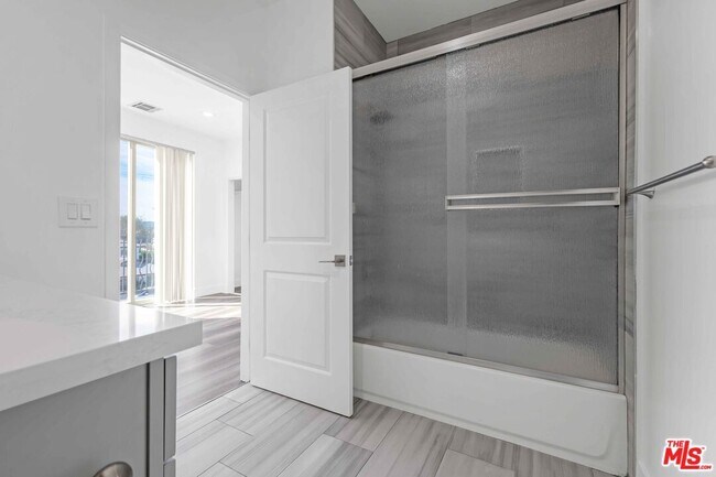 Building Photo - 6006 Klump Ave