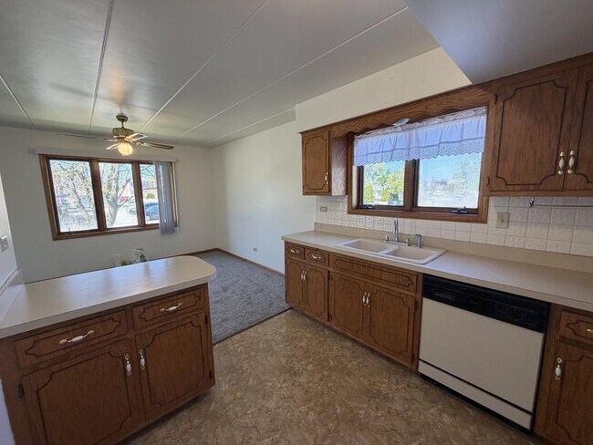 Building Photo - 8659 Meade Ave