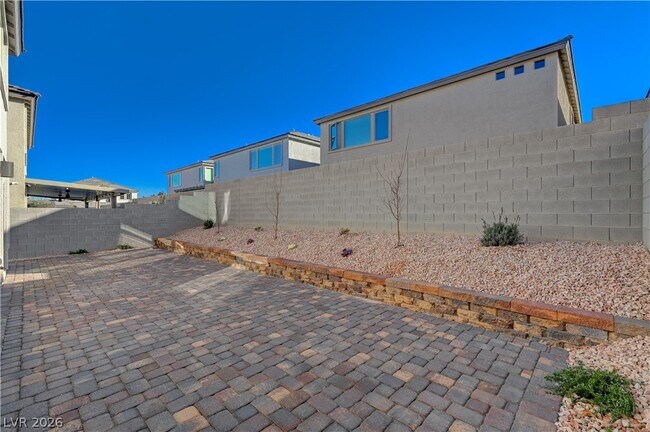 Building Photo - 677 Soaring Wings Ave