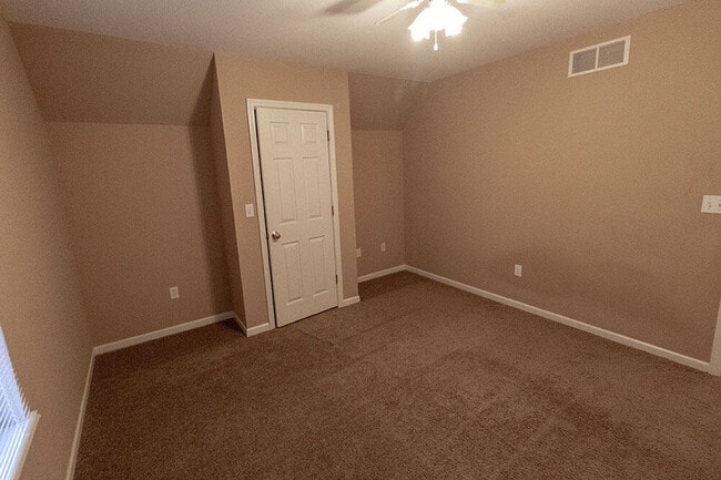 Building Photo - 1530 Florence Dr