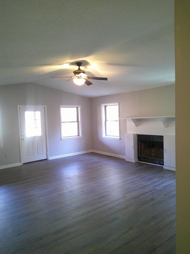 Building Photo - 779 Ridge Crest Dr