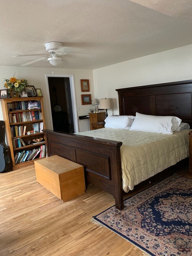 Building Photo - This is a MUST SEE 1 Bedroom, 2 Bath apartment in Loveland