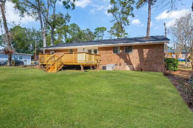 Building Photo - Freshly Remodeled 4 Bedroom 2 Bathroom Single Family Home.