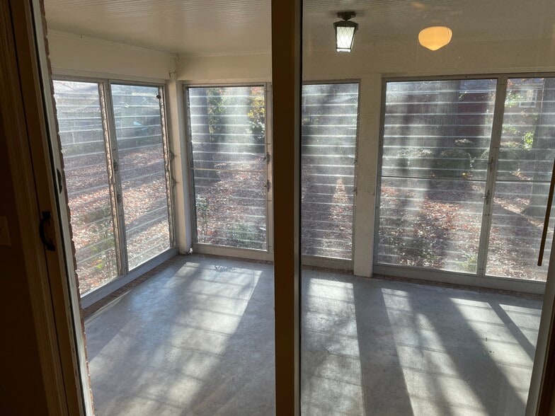 Sun Porch - 202 Norwood Dr