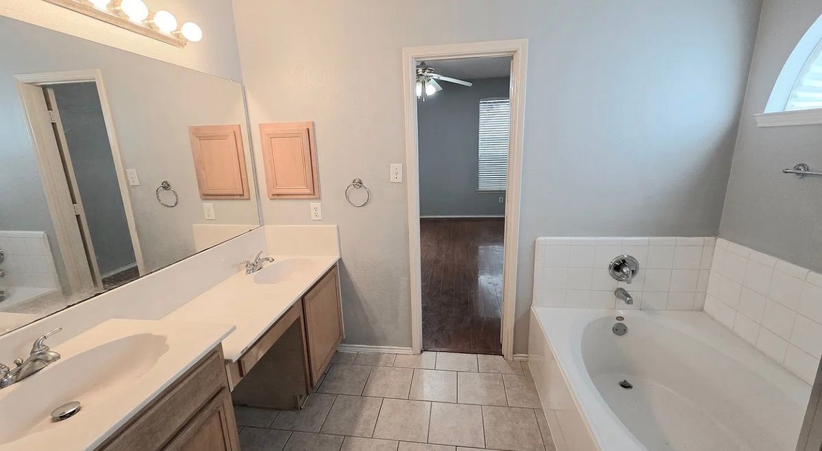 Building Photo - 12783 Honey Locust Cir