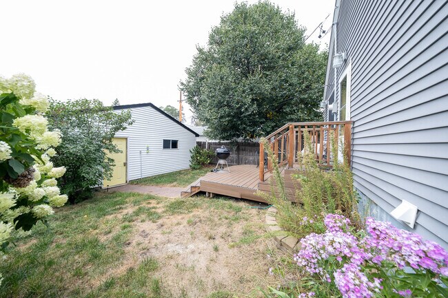 Building Photo - 5006 6th St NE