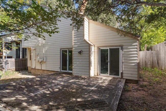 Building Photo - 3610 Fleetwood Dr