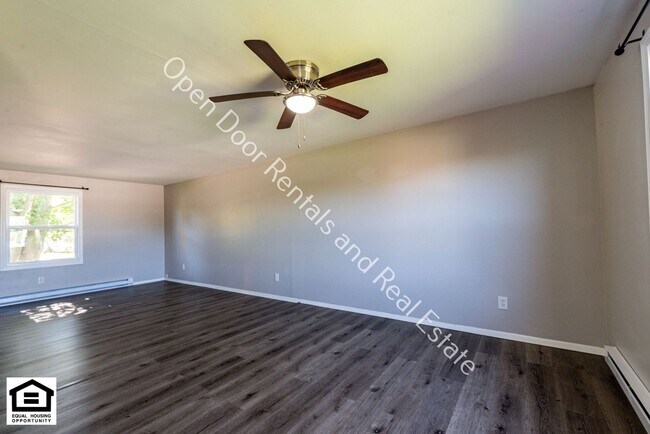 Building Photo - 301/303 W Hobart St.