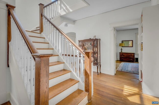 Building Photo - 502 Park Hill