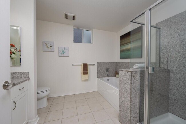 Building Photo - Gated Community With Pool and Fitness Center / 2 Beds 2 Baths