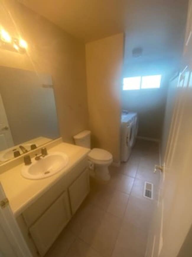 Building Photo - Three Bedroom Two and a Half Bath Home in the South Reno Crystal Lake Area