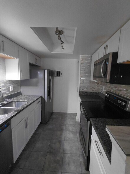 Building Photo - 14433 E Jewell Ave