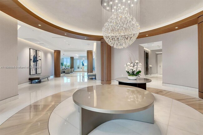 Building Photo - 888 Brickell Key Dr