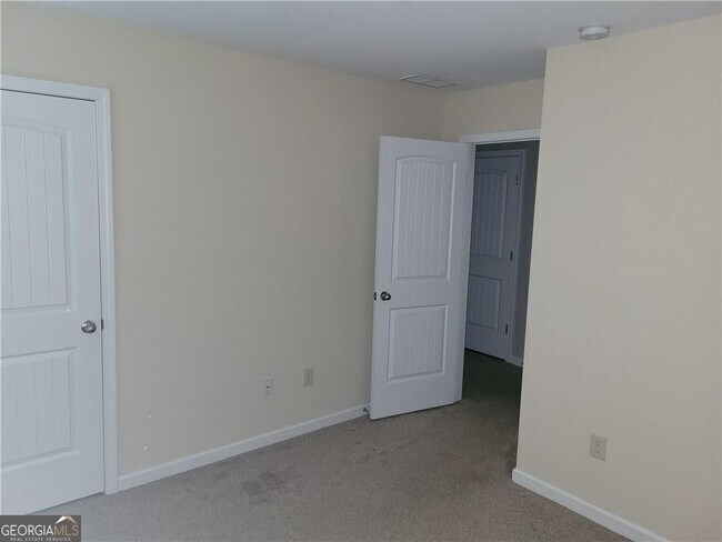 Building Photo - 573 Arrowhead Dr