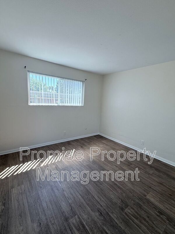 Building Photo - 1240 N Broadway