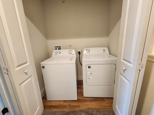 Building Photo - 3/2.5/1.5 Fourplex with Granite Countertops, 9ft Ceilings, Fridge, Washer, Dryer / NBISD