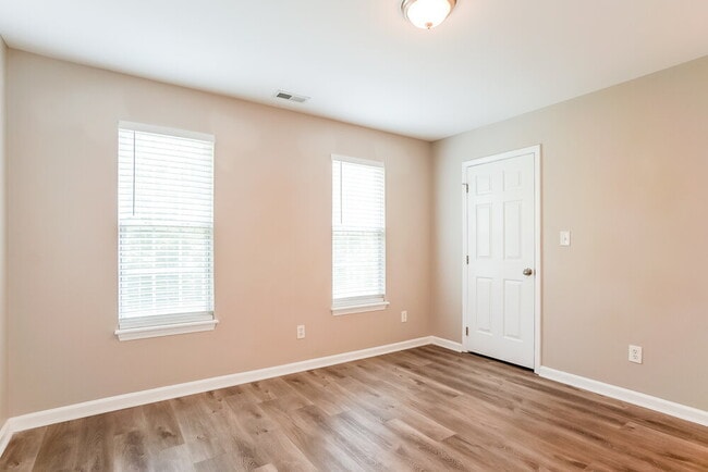 Building Photo - 9620 White Carriage Dr