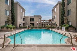 Building Photo - 8455 Fountain Ave