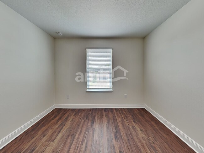 Building Photo - 27273 St Andrews Ave