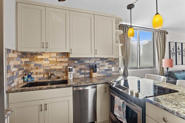 Building Photo - Elevated Island Living: High-Floor Corner Gem with Harbor & Sunset Vistas