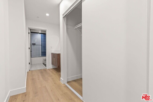 Building Photo - 803 N Harvard Blvd