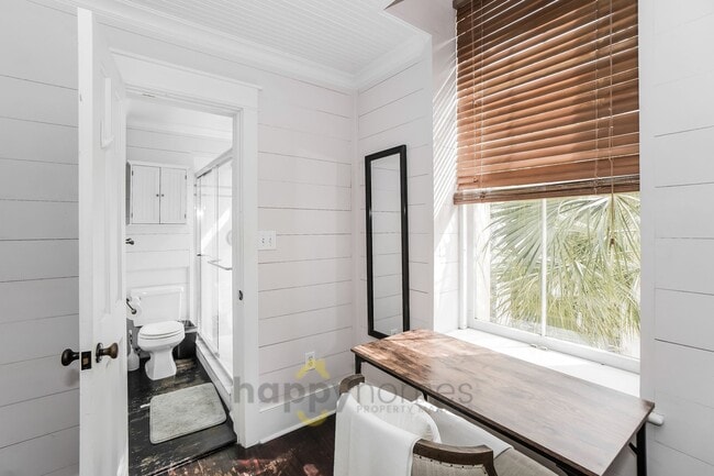 Building Photo - Fully Furnished, All Inclusive 1 Bedroom, 1 Bath Condo In the Heart of Downtown Charleston