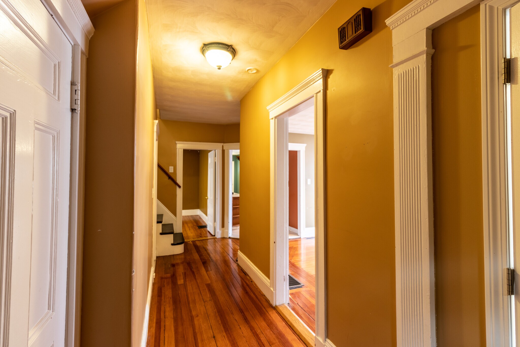 Building Photo - 162 Walnut St