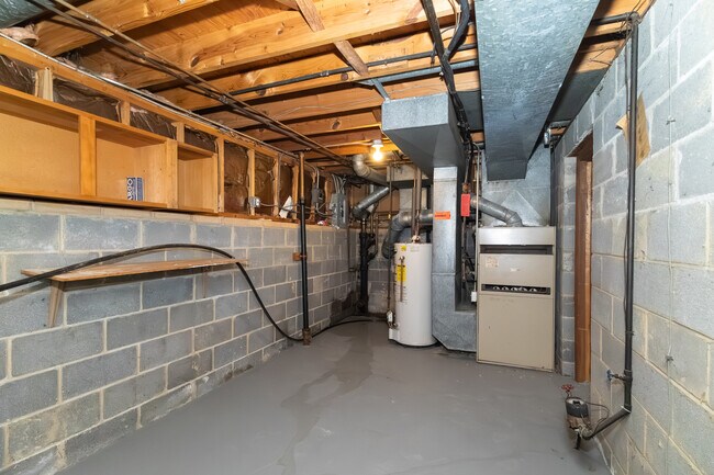 Building Photo - 18716 Restor Ave