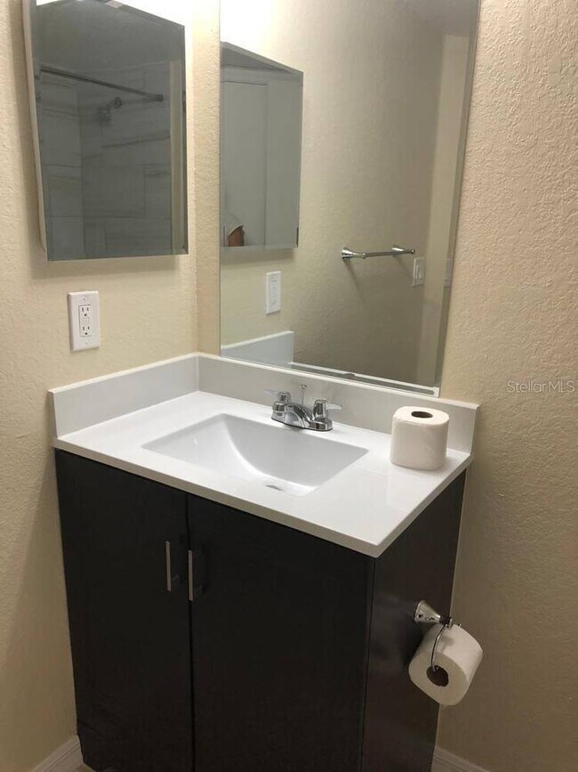 Building Photo - 2200 Key W Ct